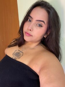 Hey Im Tina de tinacurv1  4 photos