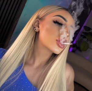 MissObsidian Public Poză