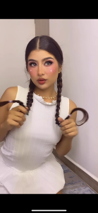 Aamelia Public Pic 4