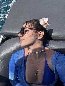 Ayha_khalaf vacation on the beach Bilde