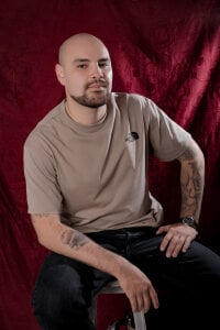 ElianCrow serio Pic 3