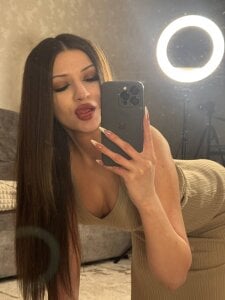 ashleycheeesmanmirror Bild 2