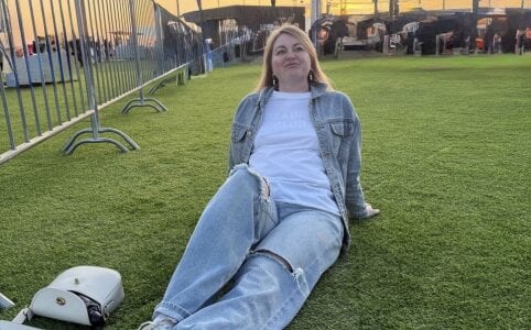 Amelia-Diamond Public Pic 3