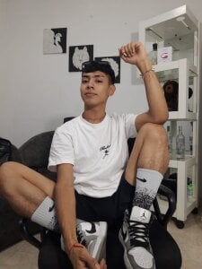 LoganTwink18 Public Bilde 3