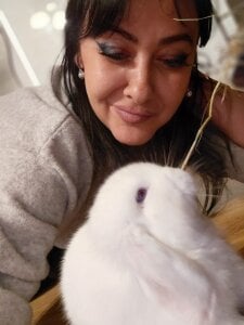 GracyJee A Little snow white Pic 2