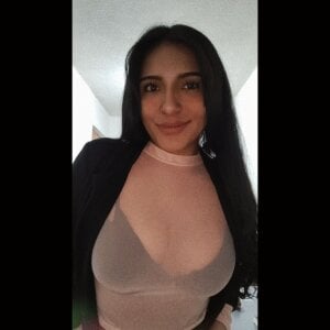 NathalyPerla_Pink Public Pic 3