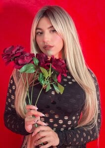 VeronicaCream_ Public Pic 3