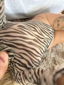 Gaia_Stone Let me feel like I'm yours, completely yours. Hình 6