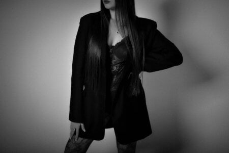 ReneeCosden My Black and White Mood 🖤🤍 รูป 