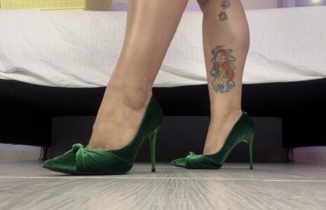 Isabella_Daniell heels!! Pic 8