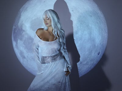 SarahPeach8 Echoes of the Moon Hình 3