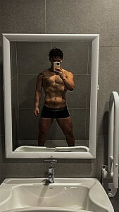 Tonblaze Imagine finding me like this in the gym bathroom 🥵 Pic 3