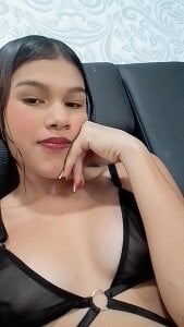 PetiteAri Public Pic