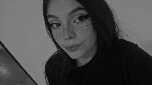 cutee_andrea Soft look, wild thoughts… 🖤🤍 Fotka 2