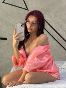 CleoWhite sexy me on pinky Pic 3