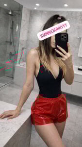 minniebunnyyy kisses Poză 3