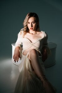 VictoriaHopsons Golden Pulse Pic 5