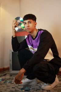 Lucian_Davi RETRO STYLE Pic 3