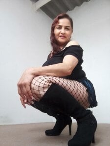 Yara_Stone Public Pic 2