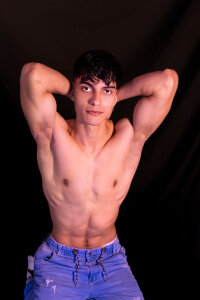 AlessioVitale: 🖤 Strong hands, soft touch… perfect mix. ( 3 фото)