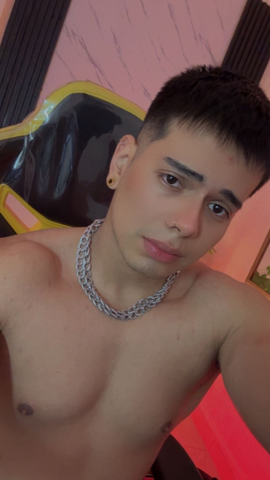 xKevyn Poză populară 5034