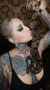 MistressDarkSindel Mistress and her snakes Pic 3