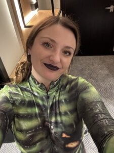 Velvetwitch87 Public Pic 4