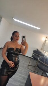 Carolina_Arias What I touch, I master. Pic 3