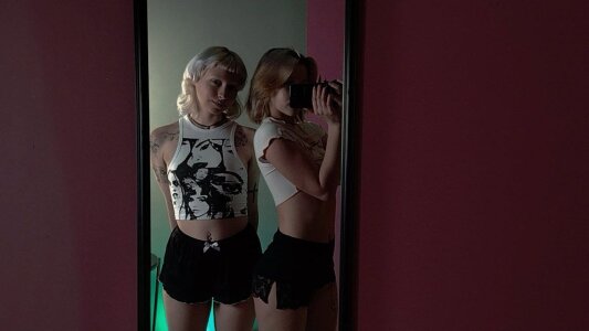 selen_s_ Public Pic 2