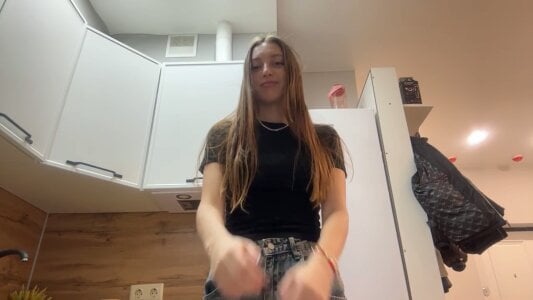 selena_favn Looking for my prince charming Pic 2