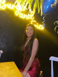 ArianaMorelli_Pink Public Pic