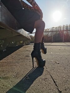chillimonia Stifelette, Korsett, Rock und Nylons outdoor slika 8