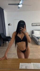 MayaMadison Public Foto