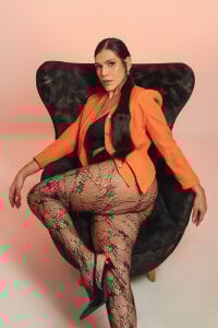 SarahYates Elegant essence Pic 4