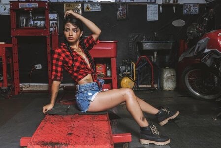 KIMMY_MONTIELL mecanica sexy Pic 3