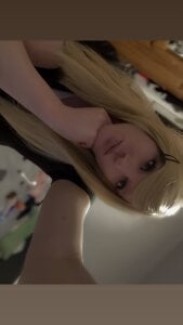 SexyBlondMandy Public Pic 5