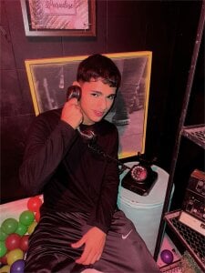 niall_falcon call me Gambar