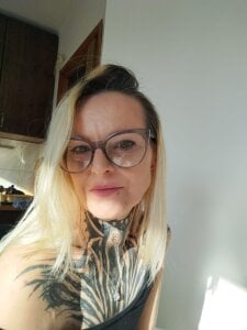 TattooTemptress Me 😈🖤 Pic 3