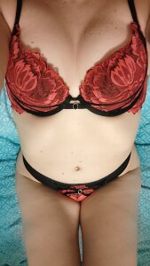 HotMommaCR Public Pic 4