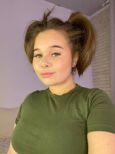 Anna_Nicol looks like the sun Pic 4