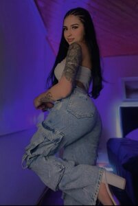 Hilary_pink10 Public Pic