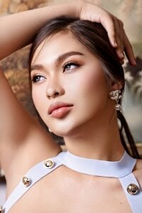 CleoLane What’s yours will find you Pic 2