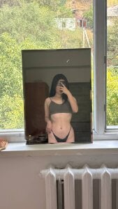 kimiko_xo ME MYSELF AND I Pic 5