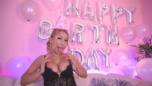 CamilleMilano: Happy birthday to me 🍆 ( 3 фото)