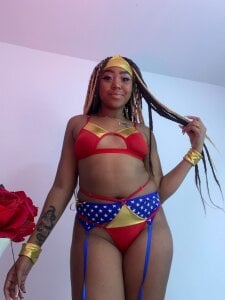 AngelaRoberts Amateur wonder woman 💞 圖片 3