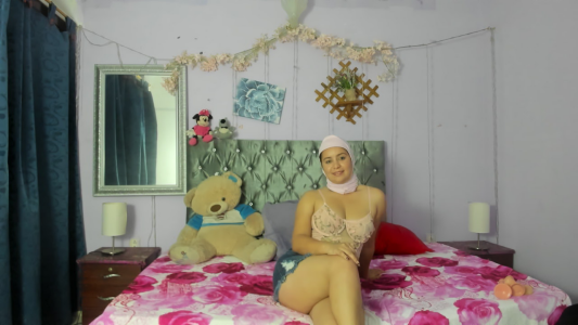 BadraSaadi I like feeling undivided attention… can you give it to me? Gambar