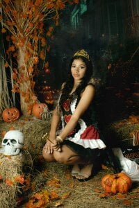 SARAH_KEYS4 Trick or treat🎃… You decide 😈  2টি ছবি