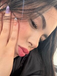 kate_morgann a pretty face and some kisses for you Pic 5