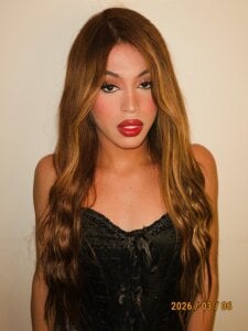 Zdjęcia clara_evanss_s Here is this cute girl with red lips:  8