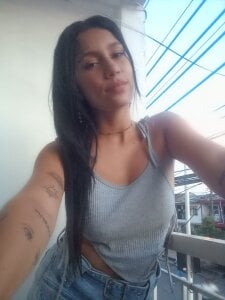 MariaJoseWalker I’m live now, 8:30 AM to 3:30 PM (Colombia) 🌺 I woke up craving your eyes on me… soft hands, slow t Pic
